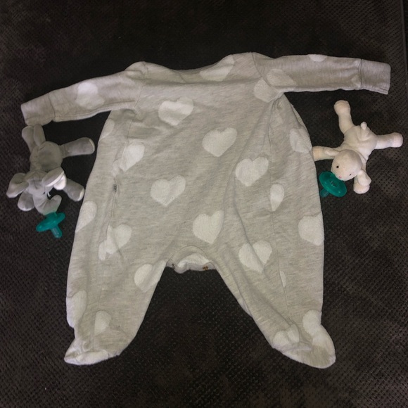 💕 Baby GAP Heart Onesies 💕 - Picture 3 of 8